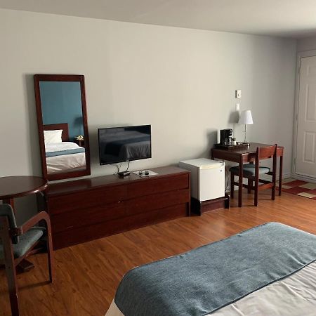 Motel Le Rond Point Metabetchouan 外观 照片