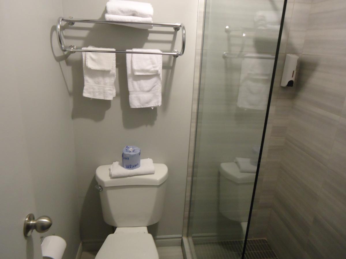 Motel Le Rond Point Metabetchouan 外观 照片