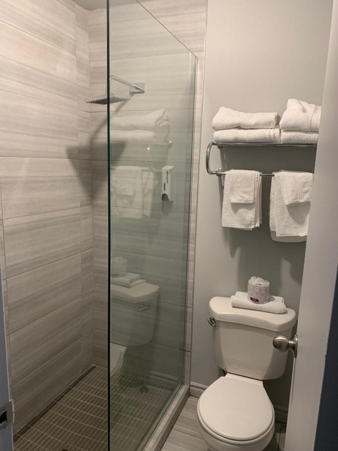 Motel Le Rond Point Metabetchouan 外观 照片