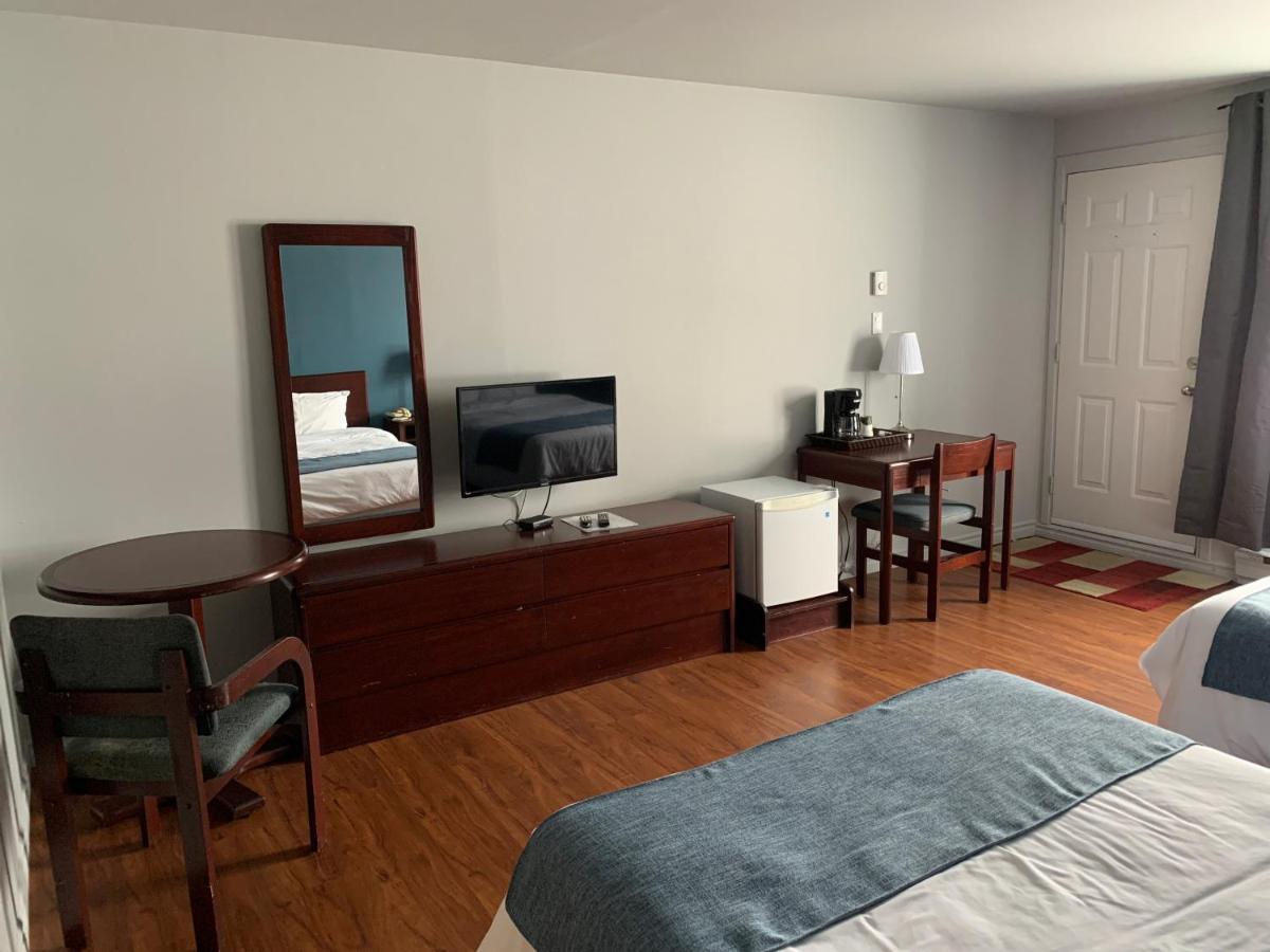 Motel Le Rond Point Metabetchouan 外观 照片