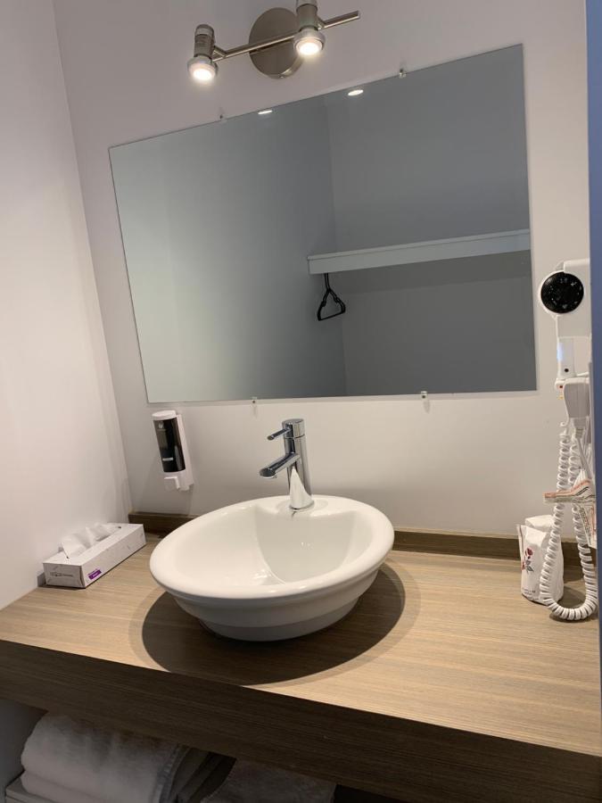Motel Le Rond Point Metabetchouan 外观 照片