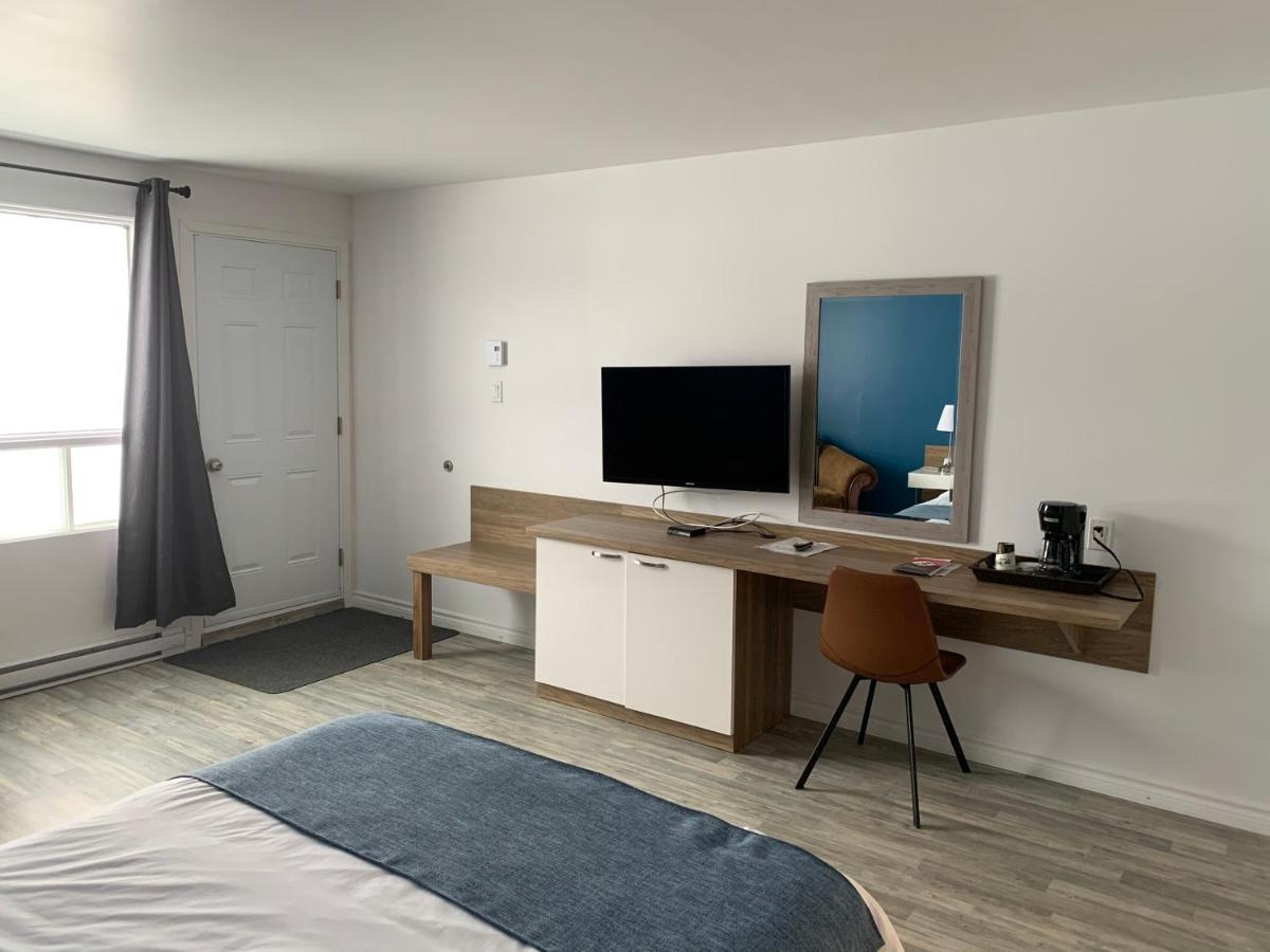 Motel Le Rond Point Metabetchouan 外观 照片