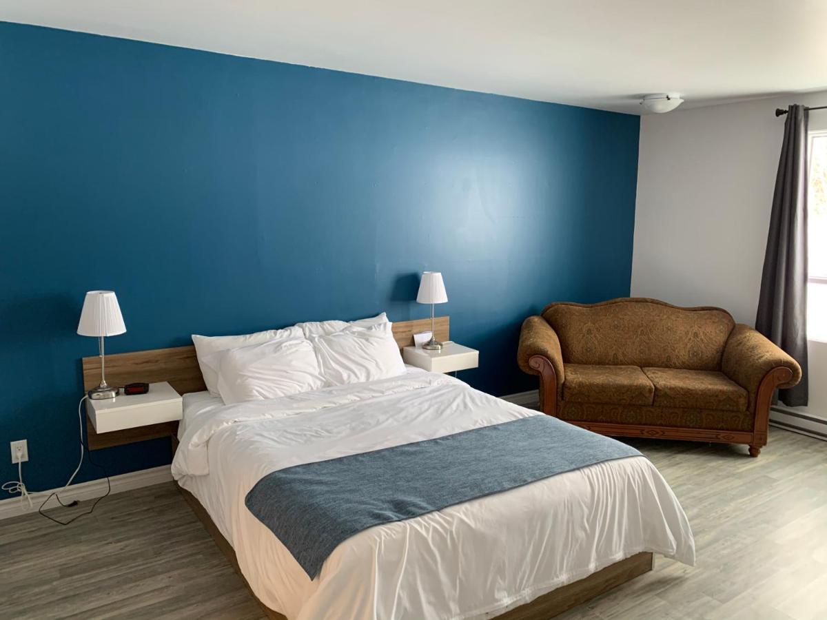 Motel Le Rond Point Metabetchouan 外观 照片